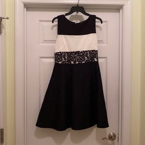 Karl Lagerfeld Blk/White Lace dress